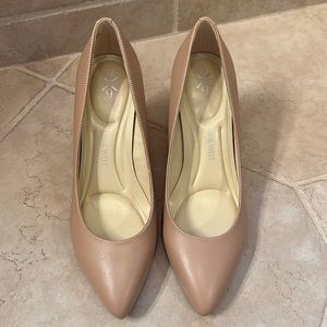 Never worn, new, natural leather Nine West wedge dress shoes. Size 8.5